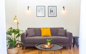 Loucas Apartment